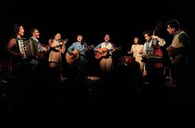 Los Bunkers vuelven a sus raíces con la versión unplugged de “Canción Para Mañana”