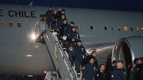 “Representan lo mejor de Chile”: Retornan los 45 bomberos que participaron en histórica misión de rescate en Venezuela