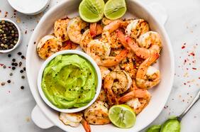 Cómo hacer camarones picantes con salsa de palta