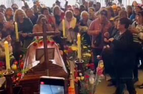 El emotivo homenaje que decenas de fans rindieron a Cecilia, “la incomparable” en el Teatro Caupolicán