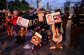 Familiares de rehenes advierten a Netanyahu que “arderán las calles” si no acepta acuerdo con Hamas