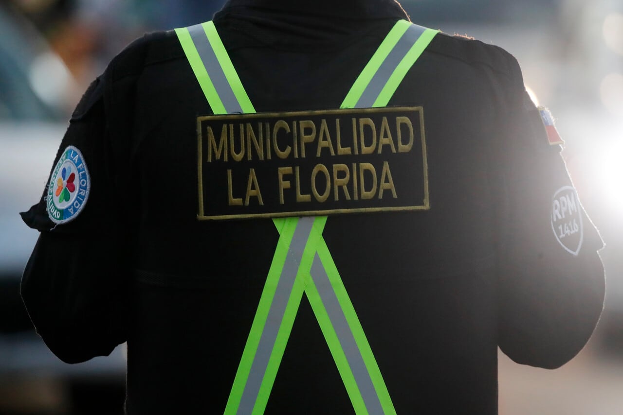 Ataque armado frente a centro juvenil en La Florida deja un muerto y un adolescente herido