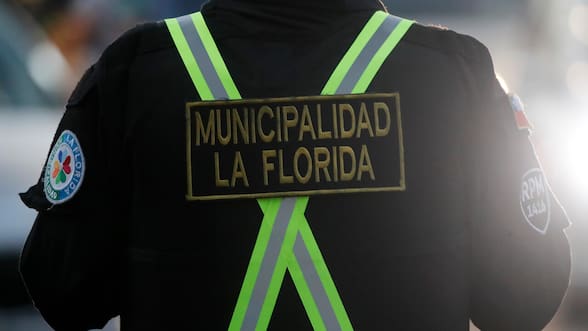 Ataque armado frente a centro juvenil en La Florida deja un muerto y un adolescente herido