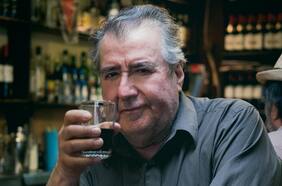 La antología de José Ángel Cuevas: el “poeta chileno, rockero y callejero”