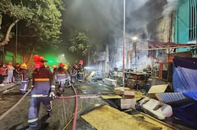 Incendio en barrio Meiggs afecta a dos locales comerciales