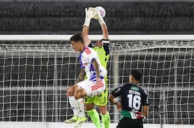 “La mano de Zaldivia es burda”: la ANFP libera los audios del VAR del polémico gol anulado a la U ante Palestino