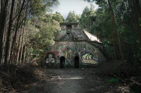Entre cráneos y estrechos túneles: el total abandono de los antiguos fuertes de bahía de Concepción