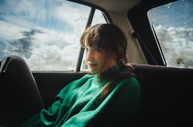 Dindi Jane y su videoclip en que tributa a Alanis Morissette: “Volver atrás es refrescante”