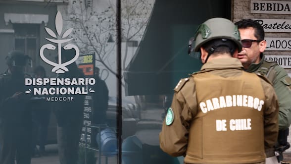 Pareja de exministra Mara Sedini es investigado en causa por dispensarios de marihuana