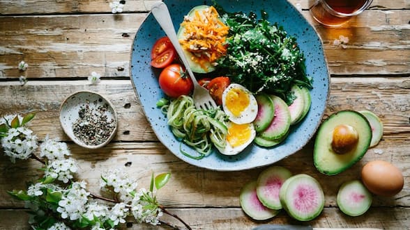 Cómo hacer la dieta DASH que ayuda a reducir los riesgos de demencia, según un reciente estudio