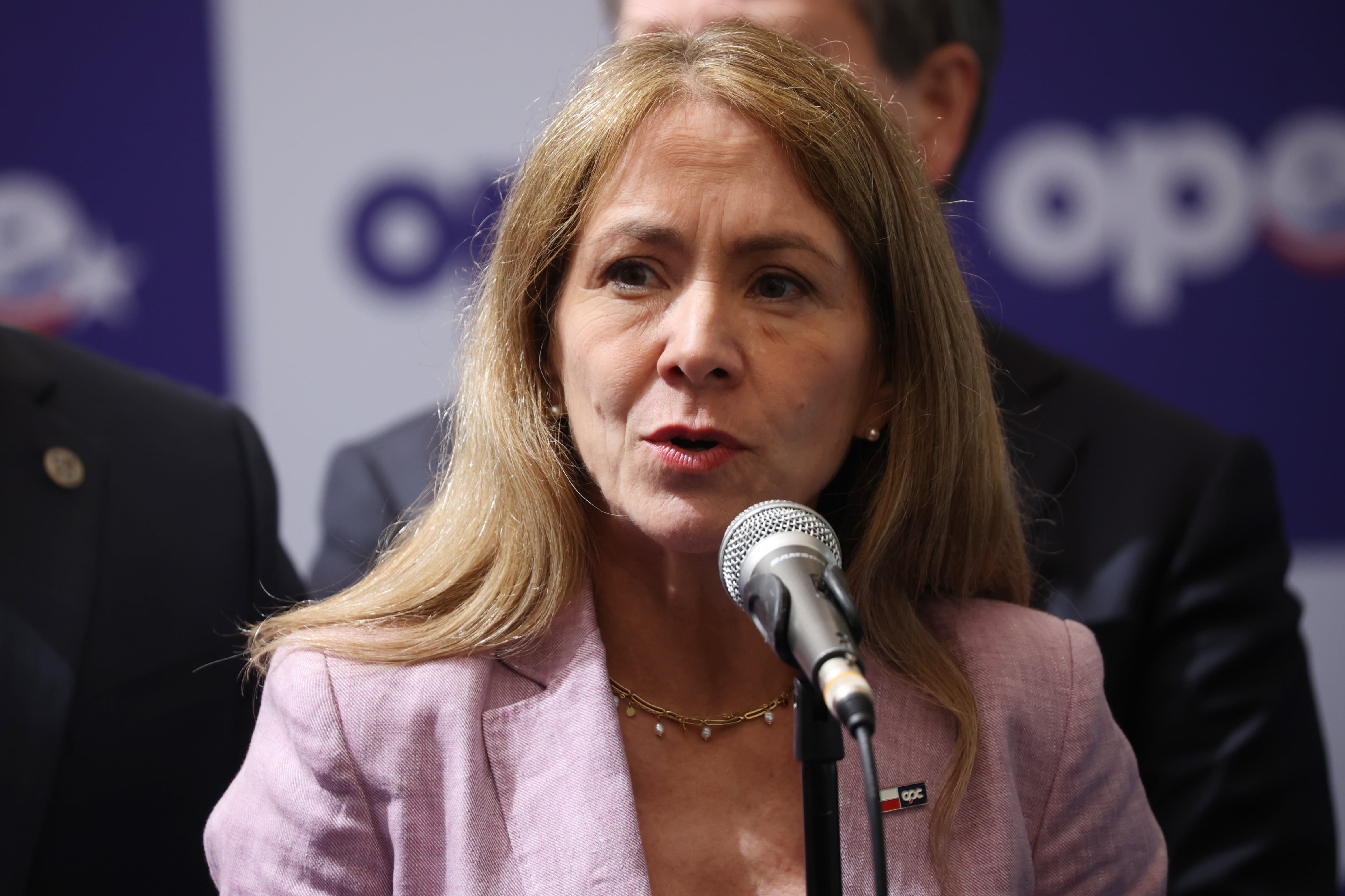 El Comité Ejecutivo de la CPC, encabezado por su presidenta, Susana Jiménez, realiza un punto de prensa luego de una reunión con el Presidente Electo, en la comuna de Las Condes.
Dragomir Yankovic/Aton Chile.