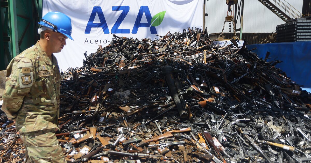 Presidente Boric lidera destrucción masiva de armas decomisadas Presidente Boric lidera destrucción masiva de armas decomisadas