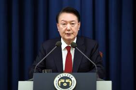 El equipo legal de Yoon Suk Yeol afirma que el destituido presidente de Corea del Sur no asistirá a la primera fecha del juicio político en su contra