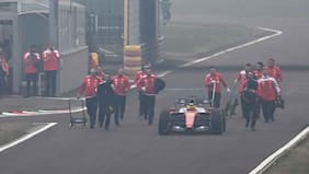 Con Lewis Hamilton al volante: el nuevo auto de Ferrari se queda parado en su primera salida a pista