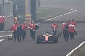 Con Lewis Hamilton al volante: el nuevo auto de Ferrari se queda parado en su primera salida a pista
