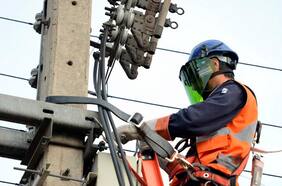 ¿Por qué se nos corta tanto la luz en Chile? (o cómo la reforma a la distribución volvió al centro del debate eléctrico)