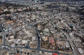 A dos años del megaincendio en Valparaíso, autoridades entrantes y salientes se enfrentan por cifras de reconstrucción