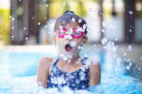 ¿Cómo evitar la otitis del bañista? Consejos para tus vacaciones