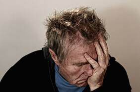 ¿Cuál es el peligro de dormir poco según la Clínica Mayo?