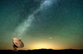 Astrónomos captan intrigante y misteriosa señal de radio desde galaxia lejana