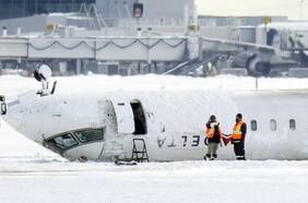 Cómo el diseño y la tripulación del avión ayudaron a salvar a 80 personas tras el accidente aéreo en Canadá