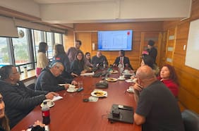 Dirigentes de El Olivar conocieron los modelos de las próximas viviendas definitivas en el sector