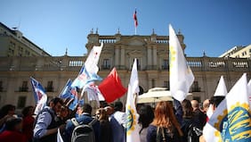Sector público afina petitorio de reajuste: pedirán norma para resguardar la estabilidad laboral ante cambio de gobierno