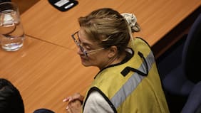 Sin esposas y con chaleco de imputada: así inició la segunda audiencia de formalización de Ángela Vivanco