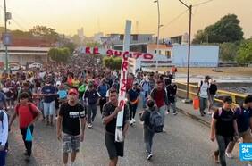 "Vía crucis migrante": así avanzan las más de dos mil personas que buscan llegar a la frontera de México con EE.UU.