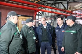 Ministro Arrau supervisa allanamiento en cárcel de Chillán: 40 armas blancas y ocho celulares incautados