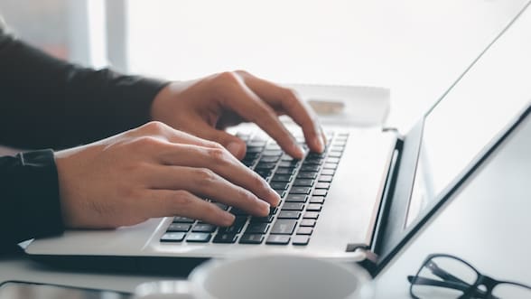 “Norma de amarre”: Casi el 70% de los funcionarios públicos del gobierno central es a contrata y mayoría son profesionales