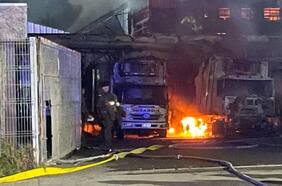 Carabineros detiene a uno de los “antiespecistas” que quemó seis camiones en empresa de carnes hace un año