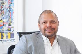 Antonio Díaz-Araújo, gerente general de Unholster: “Los partidos siguen siendo analógicos, y el votante ahora es digital”