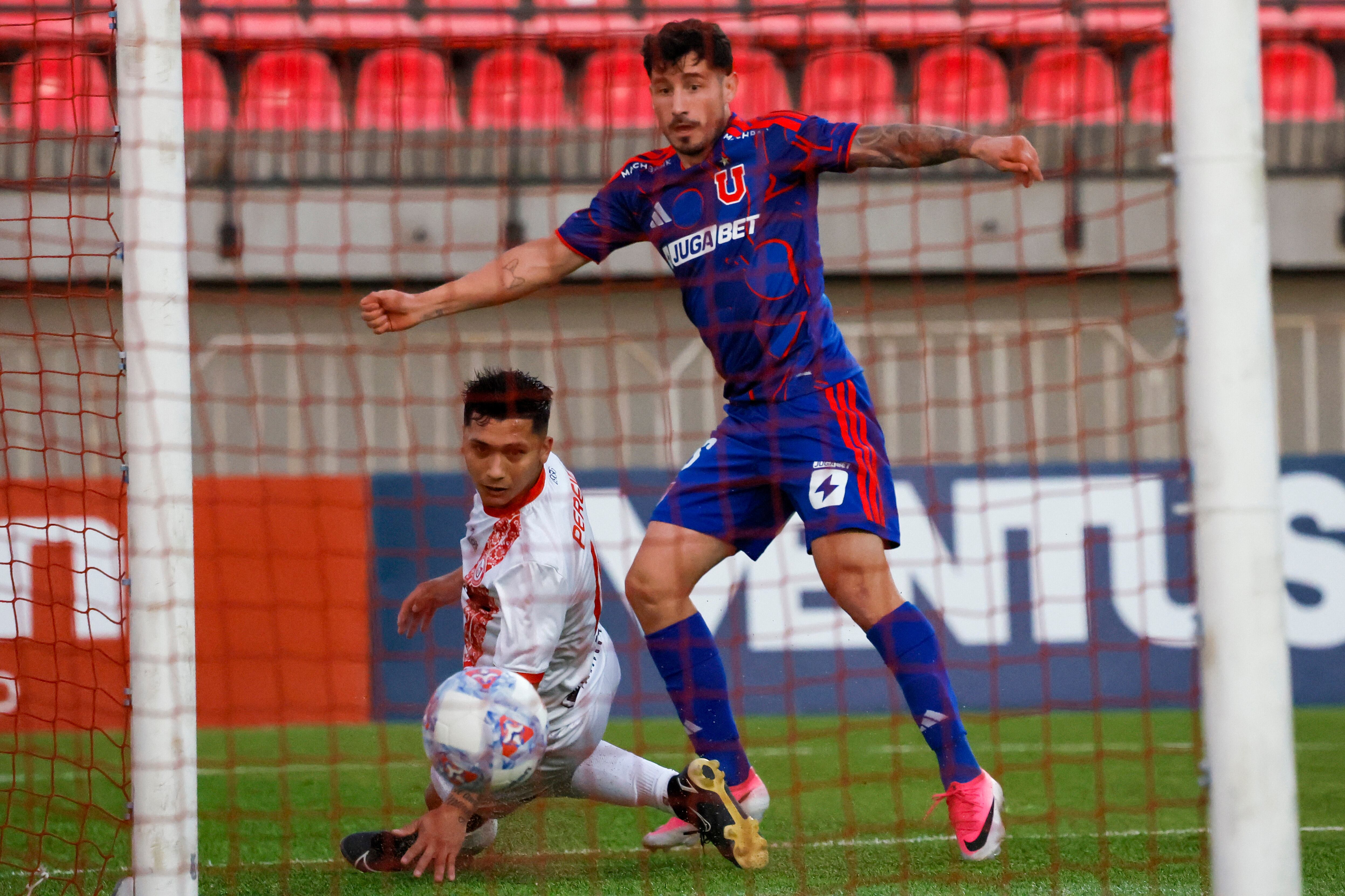 La U gana su grupo en la Copa Chile y evita el Clásico Universitario en los octavos de final