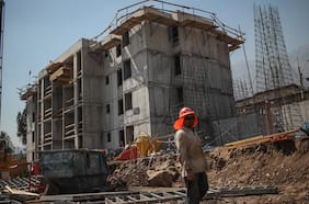 Minvu descarta deudas con constructores de viviendas sociales y señala que el “Plan de Emergencia Habitacional sigue en marcha”