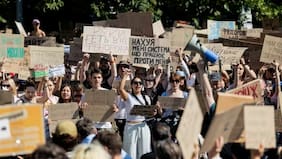 Ucrania: protestas tras la salida del ministro de Defensa mientras Parlamento nombra a Koretsky como premier