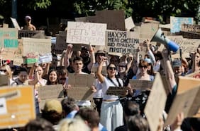 Ucrania: protestas tras la salida del ministro de Defensa mientras Parlamento nombra a Koretsky como premier