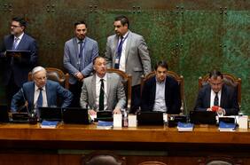 La fría “cohabitación” entre el nuevo presidente de la Cámara, José Miguel Castro (RN), y los vicepresidentes Aedo y Rivas