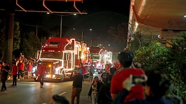 Comienza la Caravana Navideña Coca Cola 2025: revisa las fechas y recorrido por comuna