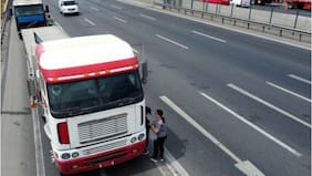 Los camineros se reunirán este lunes para analizar “medidas” tras histórica alza de los combustibles