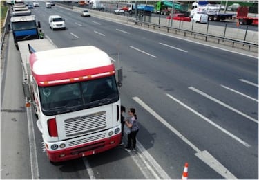 Los camioneros se reunirán este lunes para analizar “medidas” tras histórica alza de los combustibles