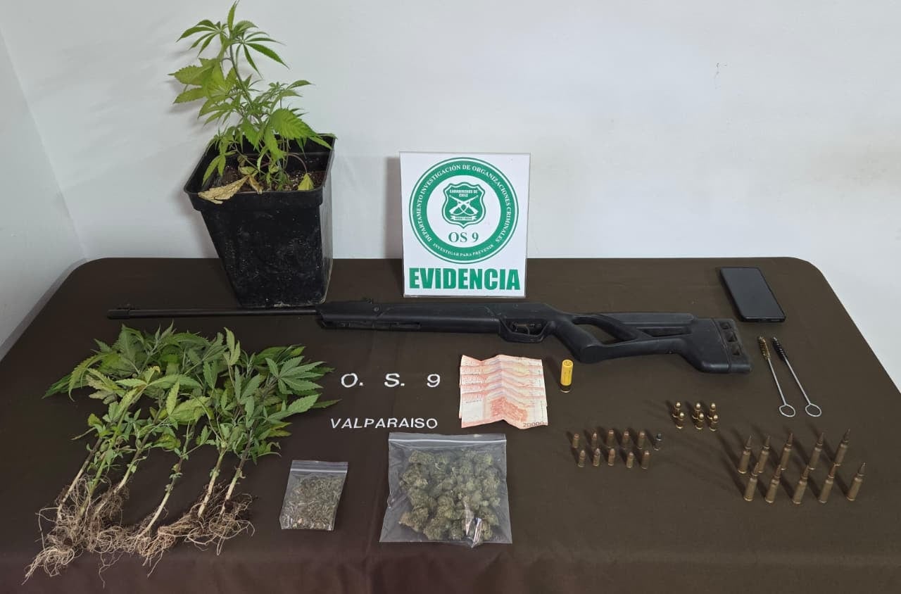 Decretan prisión preventiva para imputado por posesión de armas, drogas y dinero falsificado en Valparaíso