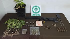 Decretan prisión preventiva para imputado por posesión de armas, drogas y dinero falsificado en Valparaíso