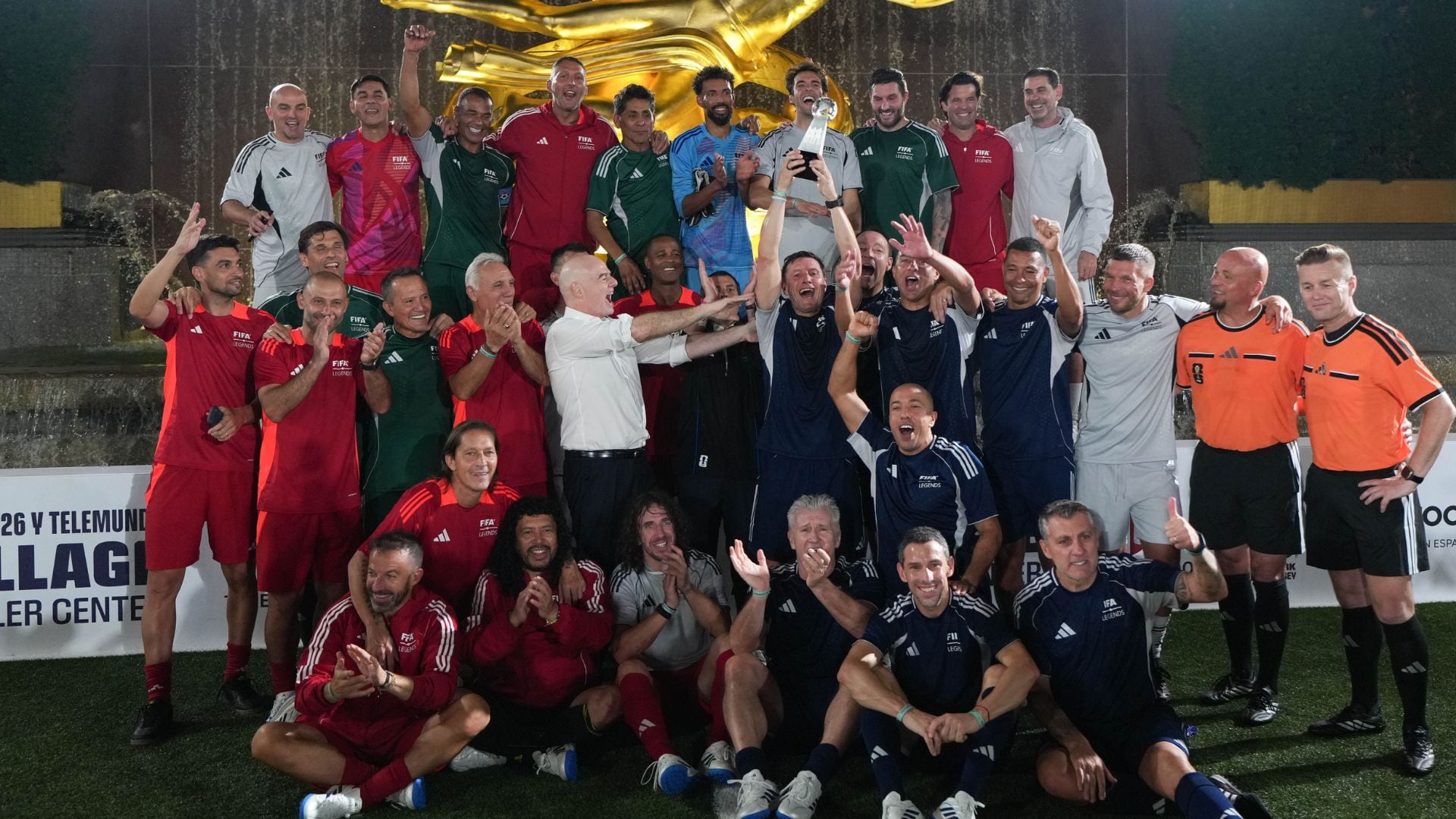 “Campeones, campeones”: la euforia de Gianni Infantino tras el triunfo ‘argentino’ en el Juego de Leyendas previo a la final