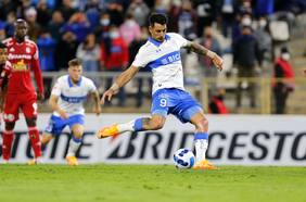 “El robo de Santiago”: La prensa peruana explota por el polémico penal sancionado a favor de la UC contra Sporting Cristal