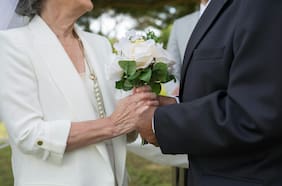 Soy abogada y estas son las claves si estás pensando casarte (o no) después de los 50