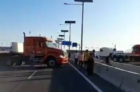 Muere camionero tras caer desde paso sobre nivel en Antofagasta: hay tres detenidos y transportistas protestan con bloqueos de rutas