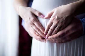Por primera vez en Chile realizan cirugía que devuelve posibilidad de maternidad a paciente con cáncer