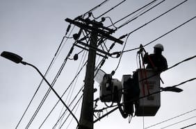 SEC formula cargos contra seis compañías eléctricas por demora en reposición de la luz y no entrega de información