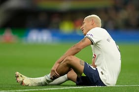 “Me duele hasta caminar”: Richarlison sale entre lágrimas del partido del Tottenham y es duda para el Mundial